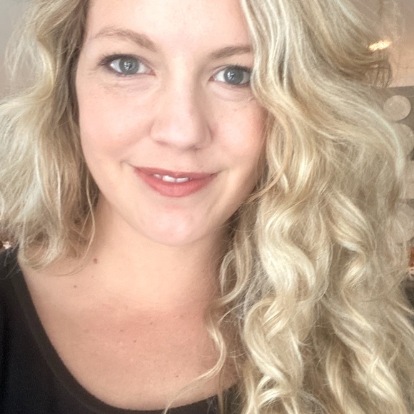 Meet your Posher, Abbey - Picture 1 of 1